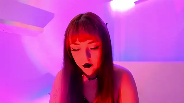 Snapshot of Gloomydoll chatting on 02.15.25 Gloomydoll online show from 02.15.25