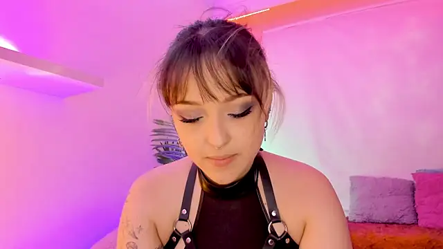 Snapshot of Gloomydoll chatting on 11.06.25 Gloomydoll online show from 11.06.25