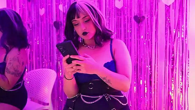 Snapshot of Gloomydoll chatting on 02.13.26 Gloomydoll online show from 02.13.26