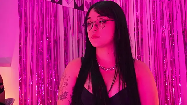 Snapshot of Gloomydoll chatting on 02.28.26 Gloomydoll online show from 02.28.26