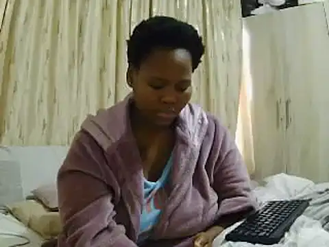 Snapshot of Real1SweetQueen chatting on 05.21.26 Real1SweetQueen online show from 05.21.26
