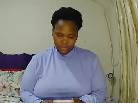 Snapshot of Real1SweetQueen chatting on 06.18.26 Real1SweetQueen online show from 06.18.26