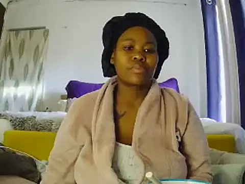 Snapshot of Real1SweetQueen chatting on 07.17.26 Real1SweetQueen online show from 07.17.26