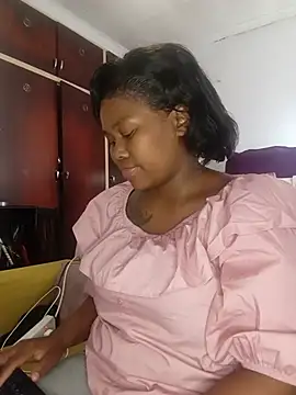 Snapshot of Real1SweetQueen chatting on 07.18.26 Real1SweetQueen online show from 07.18.26