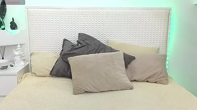 Snapshot of Eva_Rogers_ chatting on 12.11.24 Eva Rogers  online show from 12.11.24