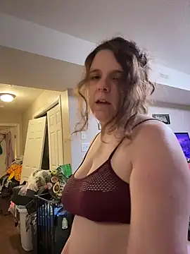 Snapshot of GhostHeartBeauty chatting on 12.14.25 GhostHeartBeauty online show from 12.14.25