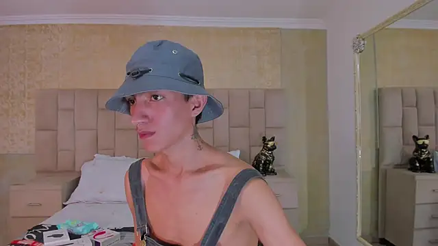 Snapshot of DereckCooperr chatting on 01.16.25 DereckCooperr online show from 01.16.25