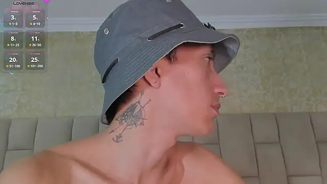 Snapshot of DereckCooperr chatting on 01.20.25 DereckCooperr online show from 01.20.25