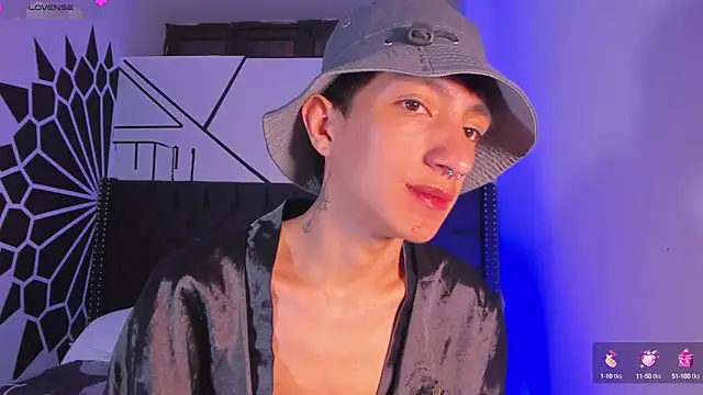 Snapshot of DereckCooperr chatting on 01.24.25 DereckCooperr online show from 01.24.25