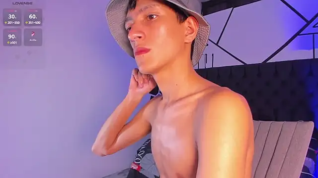 Snapshot of DereckCooperr chatting on 01.25.25 DereckCooperr online show from 01.25.25