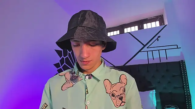 Snapshot of DereckCooperr chatting on 01.28.25 DereckCooperr online show from 01.28.25