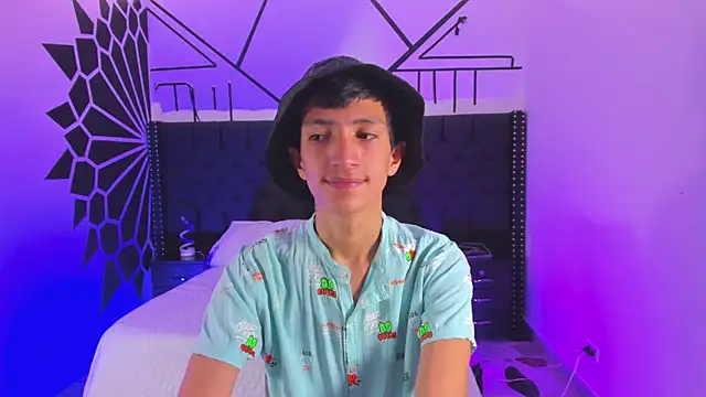 Snapshot of DereckCooperr chatting on 01.29.25 DereckCooperr online show from 01.29.25