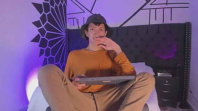 Snapshot of DereckCooperr chatting on 02.12.25 DereckCooperr online show from 02.12.25