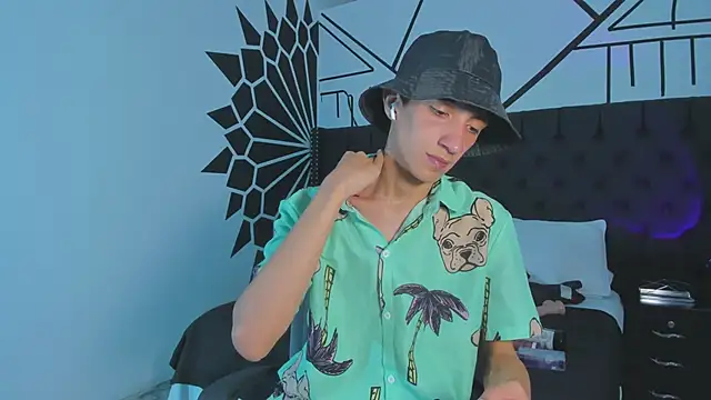 Snapshot of DereckCooperr chatting on 02.13.25 DereckCooperr online show from 02.13.25