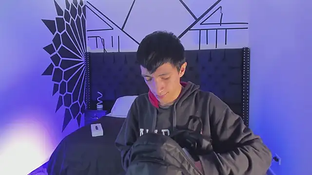 Snapshot of DereckCooperr chatting on 02.16.25 DereckCooperr online show from 02.16.25