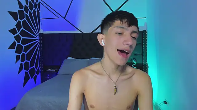 Snapshot of DereckCooperr chatting on 03.03.25 DereckCooperr online show from 03.03.25