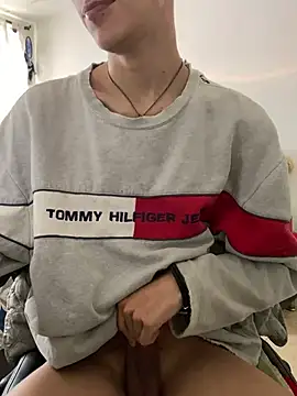 Snapshot of DereckCooperr chatting on 03.08.25 DereckCooperr online show from 03.08.25