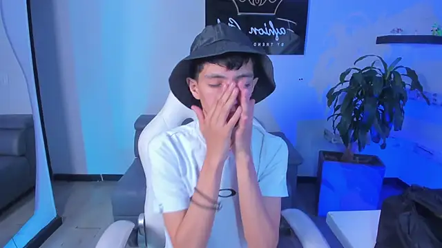 Snapshot of DereckCooperr chatting on 03.16.25 DereckCooperr online show from 03.16.25