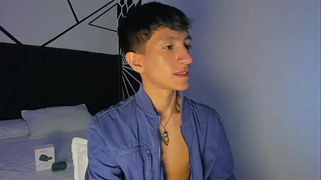 Snapshot of DereckCooperr chatting on 03.20.25 DereckCooperr online show from 03.20.25