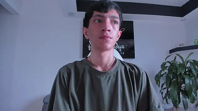 Snapshot of DereckCooperr chatting on 03.22.25 DereckCooperr online show from 03.22.25