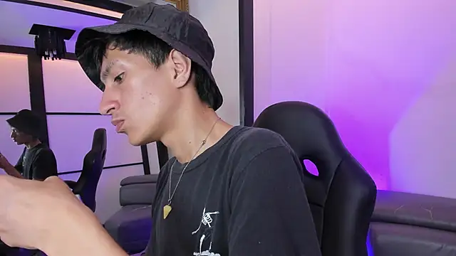 Snapshot of DereckCooperr chatting on 09.26.25 DereckCooperr online show from 09.26.25