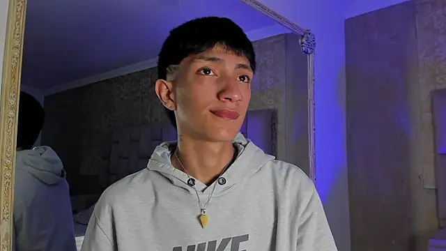 Snapshot of DereckCooperr chatting on 10.01.25 DereckCooperr online show from 10.01.25