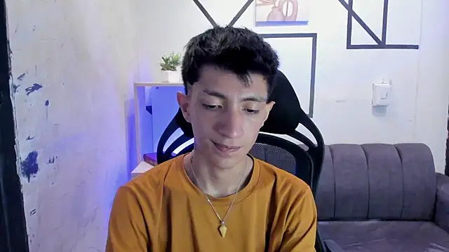 Snapshot of DereckCooperr chatting on 10.02.25 DereckCooperr online show from 10.02.25