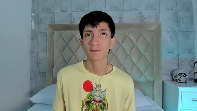 Snapshot of DereckCooperr chatting on 10.16.25 DereckCooperr online show from 10.16.25