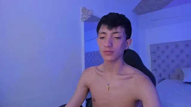 Snapshot of DereckCooperr chatting on 10.21.25 DereckCooperr online show from 10.21.25