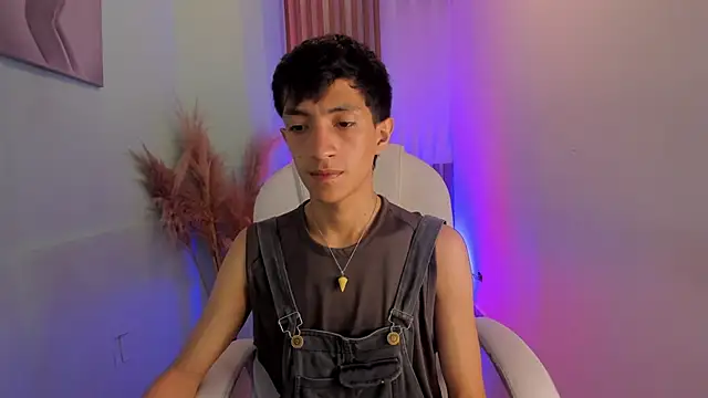 Snapshot of DereckCooperr chatting on 10.22.25 DereckCooperr online show from 10.22.25