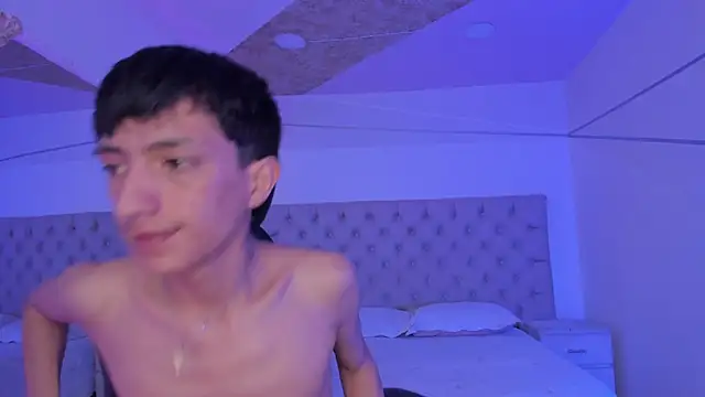 Snapshot of DereckCooperr chatting on 10.23.25 DereckCooperr online show from 10.23.25