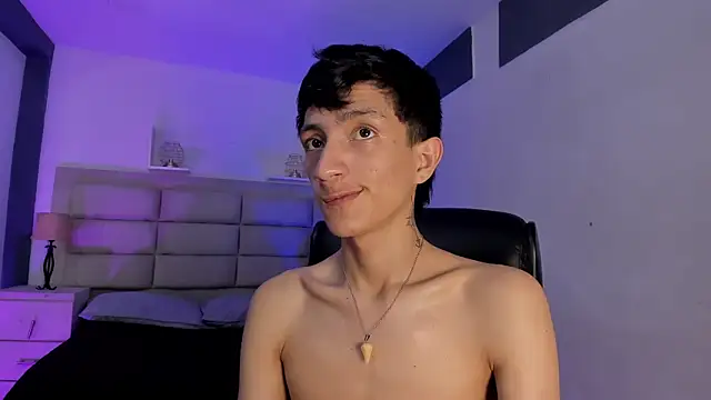 Snapshot of DereckCooperr chatting on 10.25.25 DereckCooperr online show from 10.25.25