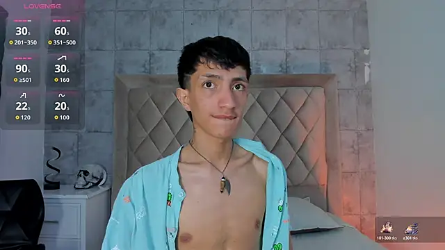 Snapshot of DereckCooperr chatting on 11.05.25 DereckCooperr online show from 11.05.25