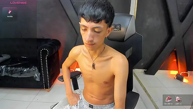 Snapshot of DereckCooperr chatting on 11.07.25 DereckCooperr online show from 11.07.25