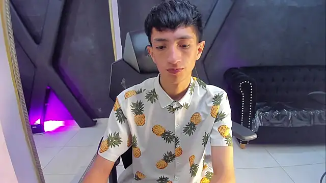 Snapshot of DereckCooperr chatting on 11.11.25 DereckCooperr online show from 11.11.25