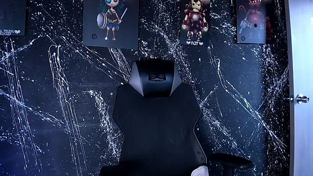 Snapshot of DereckCooperr chatting on 12.01.25 DereckCooperr online show from 12.01.25