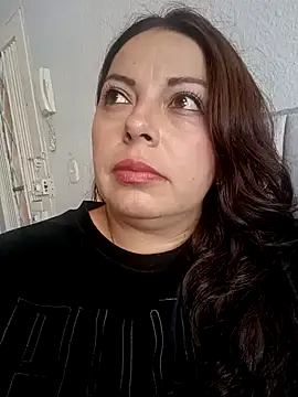 Snapshot of seherlatin chatting on 11.16.25 seherlatin online show from 11.16.25