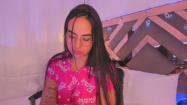 Snapshot of anniesweet02 chatting on 03.14.25 anniesweet02 online show from 03.14.25