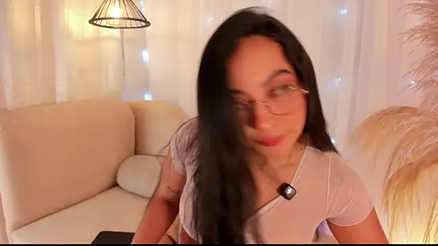 Snapshot of anniesweet02 chatting on 09.30.25 anniesweet02 online show from 09.30.25