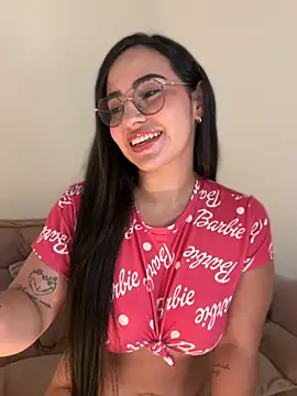 Snapshot of anniesweet02 chatting on 11.25.25 anniesweet02 online show from 11.25.25