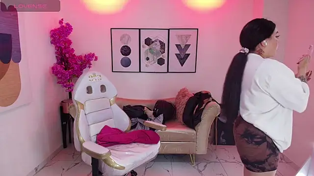 Snapshot of Isa_reel chatting on 05.19.26 Isa reel online show from 05.19.26