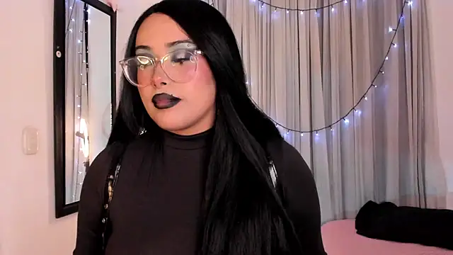 Snapshot of willow_poisson chatting on 06.19.26 willow poisson online show from 06.19.26
