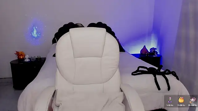 Snapshot of emilydolshe2 chatting on 10.07.25 emilydolshe2 online show from 10.07.25