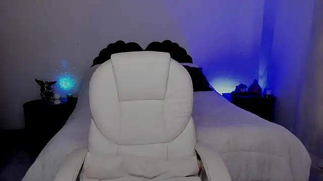 Snapshot of emilydolshe2 chatting on 11.11.25 emilydolshe2 online show from 11.11.25