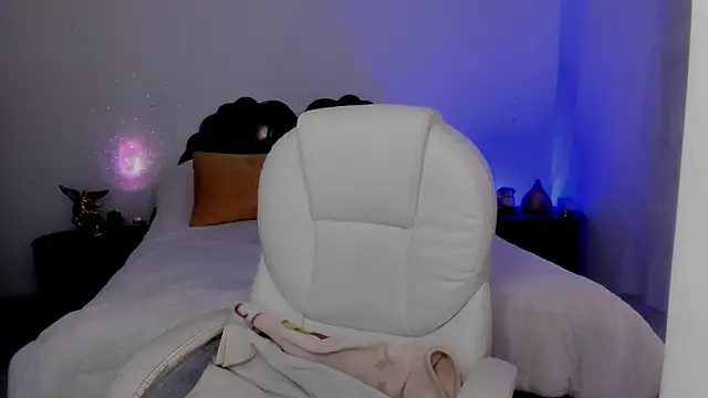 Snapshot of emilydolshe2 chatting on 11.20.25 emilydolshe2 online show from 11.20.25