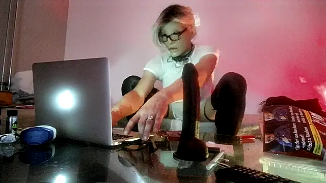 Snapshot of CharlotteVixxens chatting on 02.08.25 CharlotteVixxens online show from 02.08.25