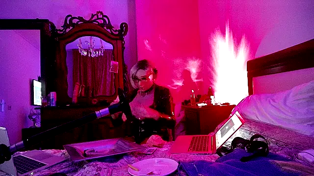 Snapshot of CharlotteVixxens chatting on 10.02.25 CharlotteVixxens online show from 10.02.25