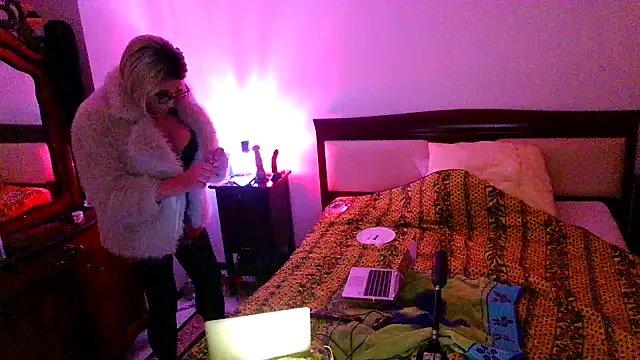 Snapshot of CharlotteVixxens chatting on 12.20.25 CharlotteVixxens online show from 12.20.25