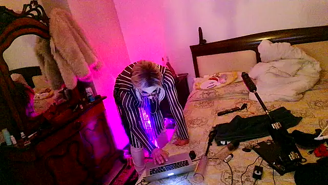 Snapshot of CharlotteVixxens chatting on 01.11.26 CharlotteVixxens online show from 01.11.26