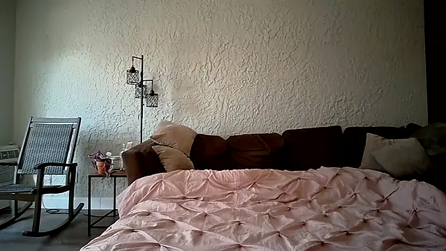 Snapshot of Cemg chatting on 02.14.25 Cemg online show from 02.14.25